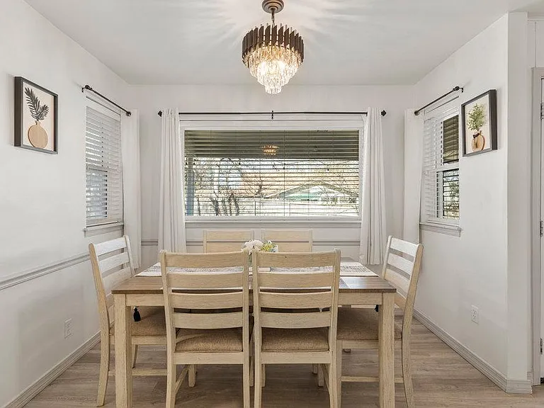 E 63rd Pl — Photo 9