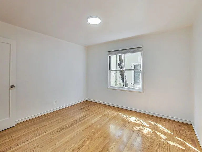1207-1231 University Avenue — Photo 15