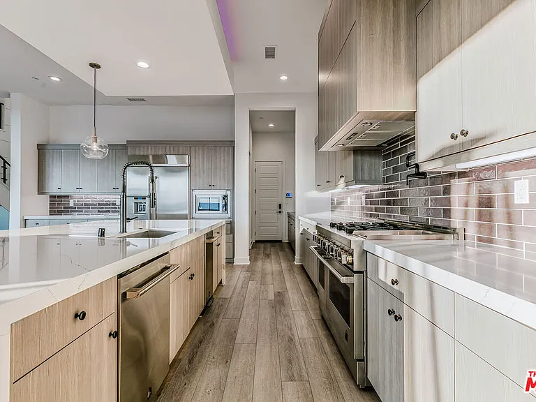 11811 N Greenwood Dr — Photo 11