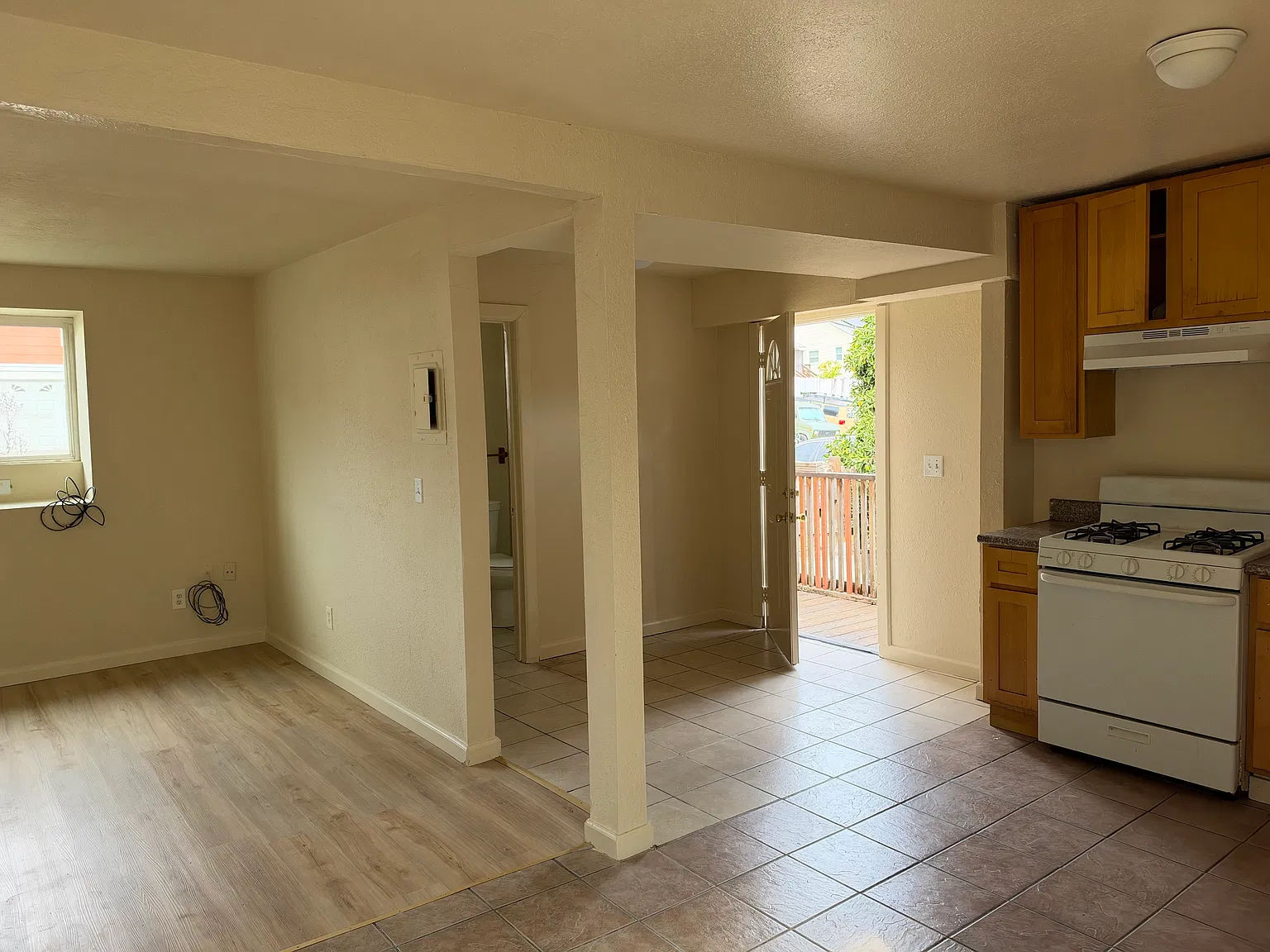 2 bed, 950 sqft, $2,400 — Photo 2