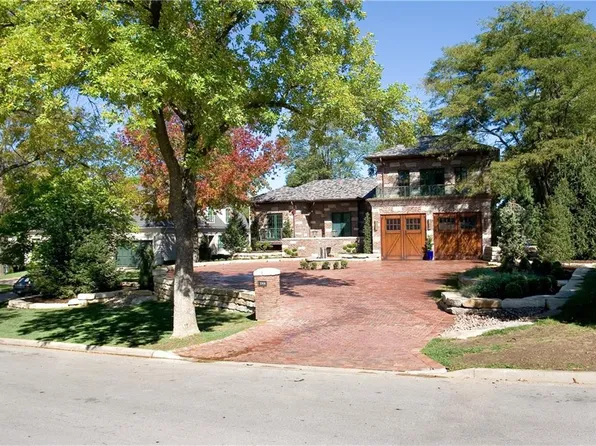 3308 W 71st St, Prairie Village, KS 66208