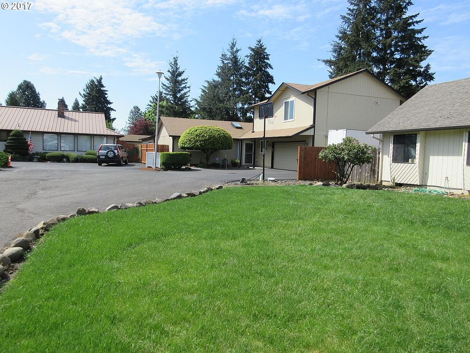 1st image of 806 SE 122nd Ct