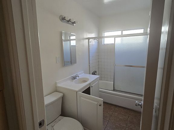 2nd image of 14618 Wyandotte St APT 5