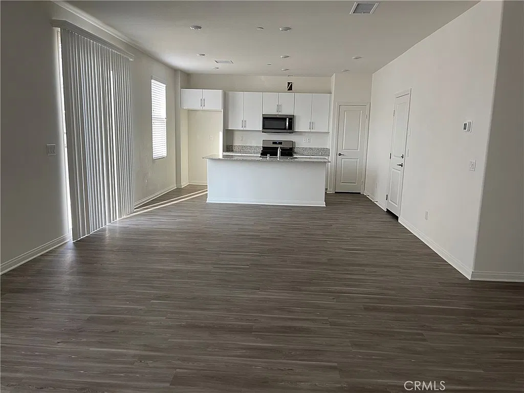 4 bed, 2100 sqft, $3,500 — Photo 2