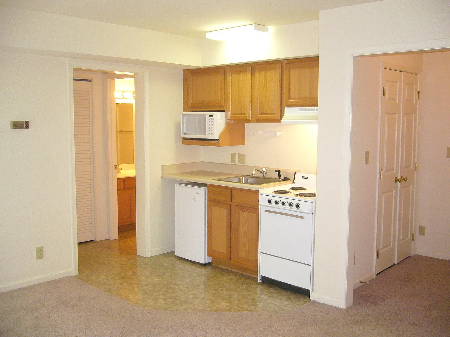 1027 Wertland Street — Photo 3
