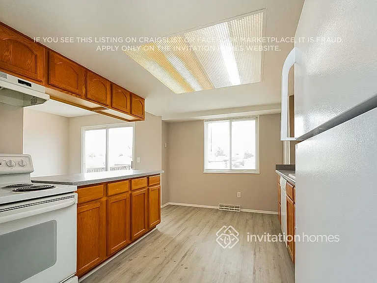 647 S 6th Ave — Photo 7