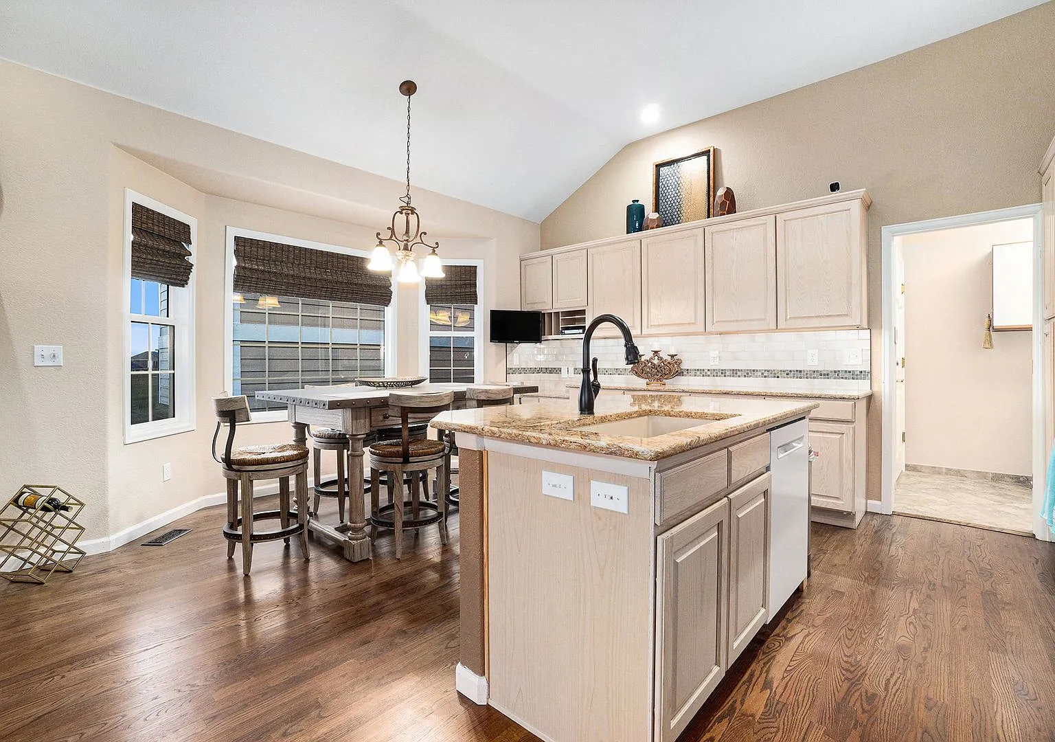 Patio home with mountain views!! — Photo 4