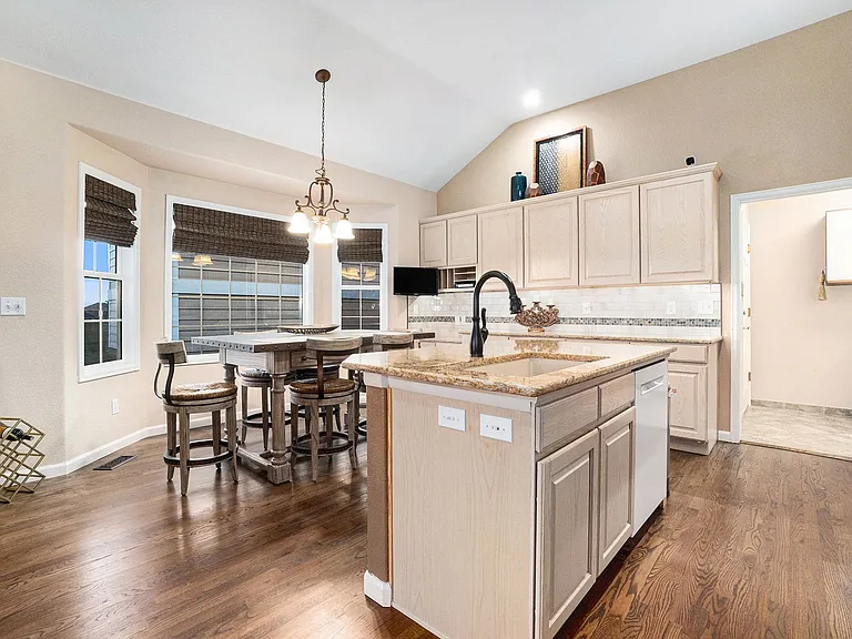 5734 Crestwood Dr — Photo 4