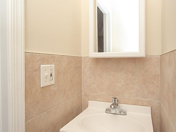 4th image of 1000 S 52nd St #5