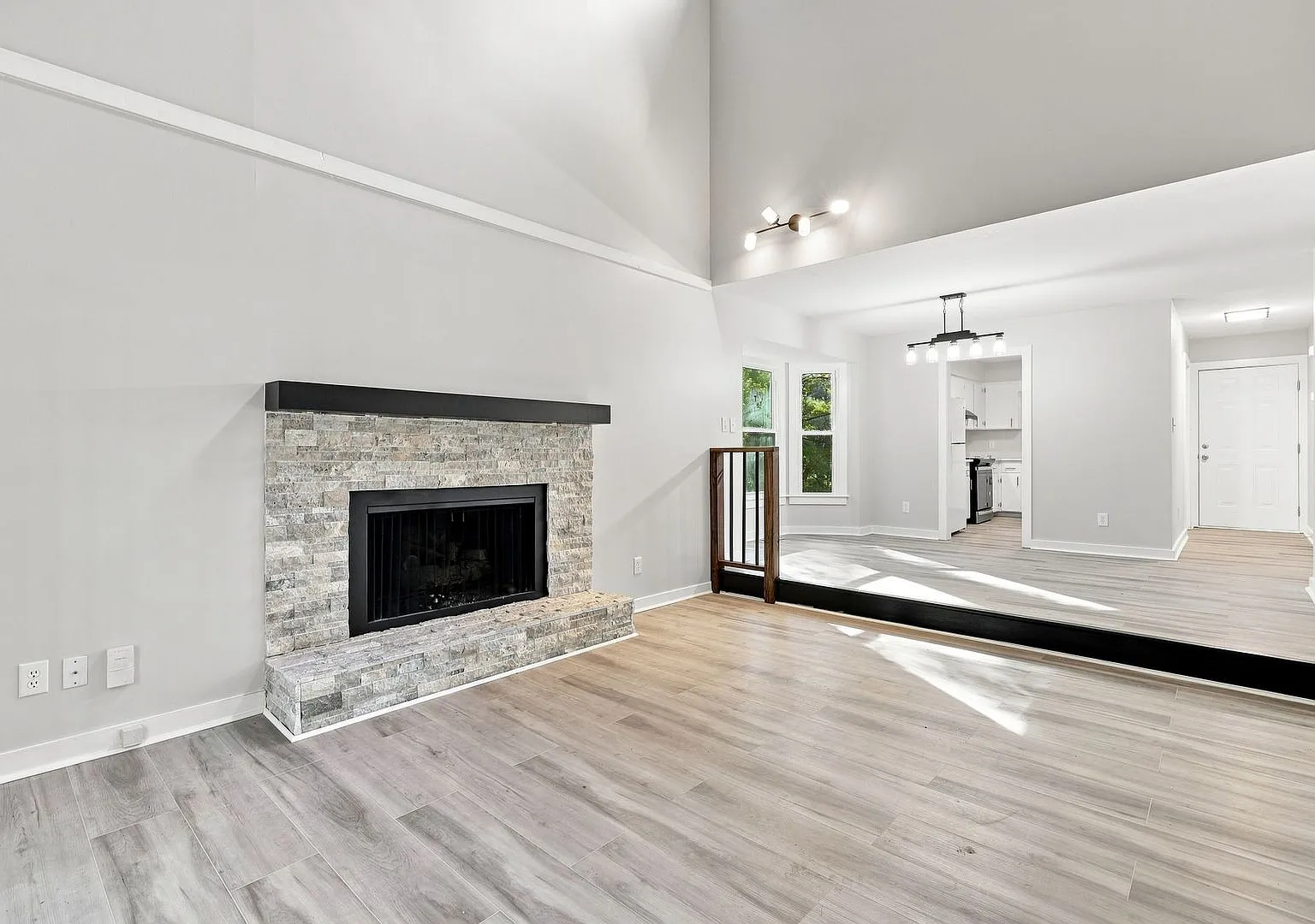 Renovated 2BR/2BA Near Crabtree Valley Mall | Private Fenced Yard & Deck! — Photo 3