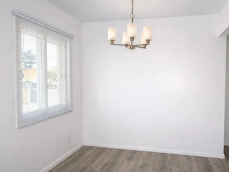 812 Larch St — Photo 10