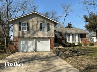 9916 Parkhill Rd, Lenexa, KS 66215