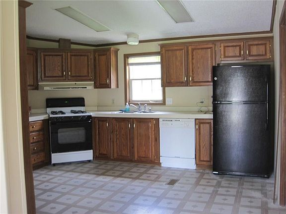 4th image of 1361 N County Road 900 E