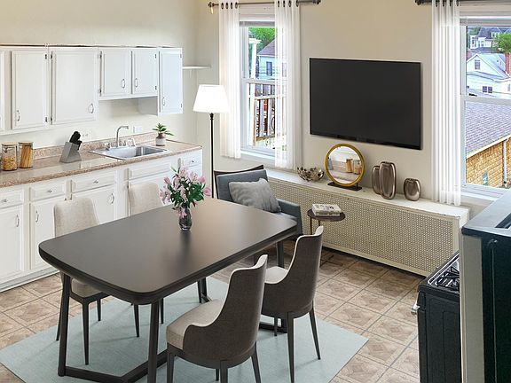 Large, open kitchen, great for cooking and entertaining