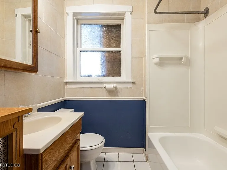 1253 W Byron St #2 — Photo 9
