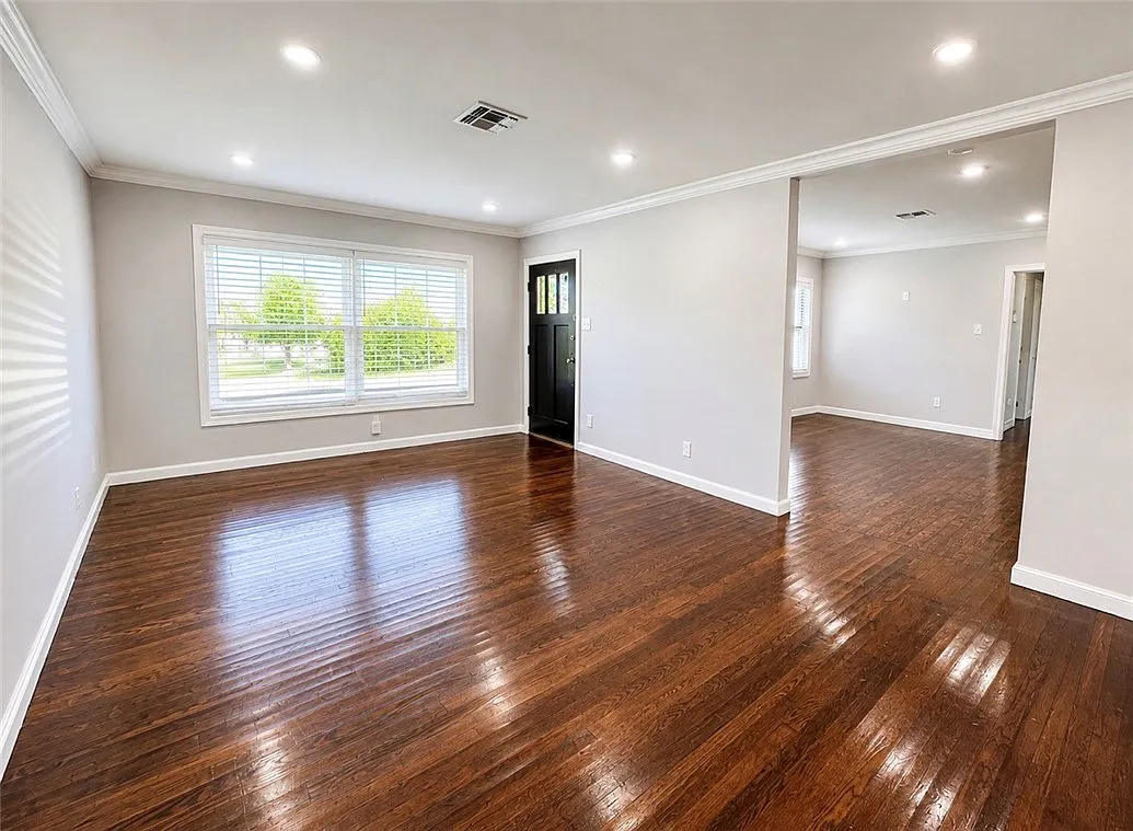 3 bed, 3.0 bath, 1947 sqft, $2,550 — Photo 2