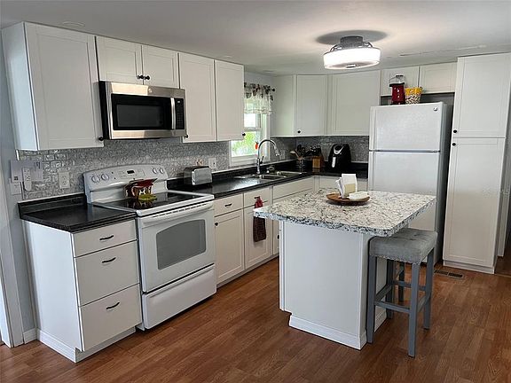5th image of 11300 124TH AVENUE #122