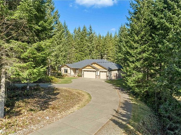 4 bedrooms in over 2,400 sq ft never looked so peaceful! 