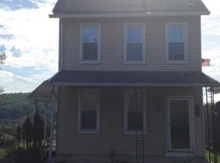 1431 Stafford St, Fountain Hill, PA 18015