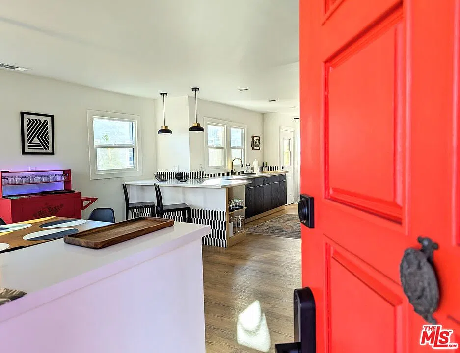 3 bed, 2.0 bath, 1272 sqft, $6,500 — Photo 2