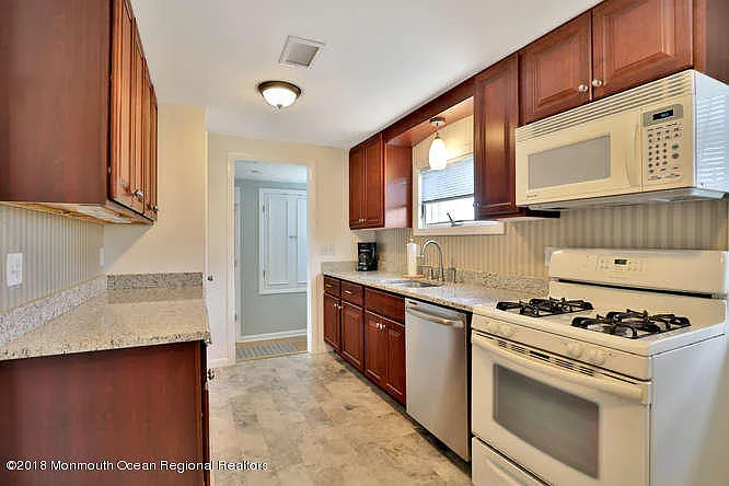 127 Trenton Ave — Photo 5