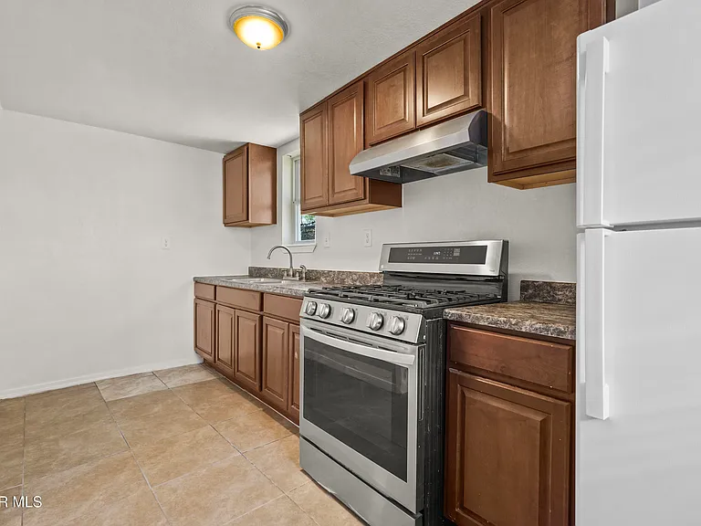 209 N Seville Dr #B — Photo 16