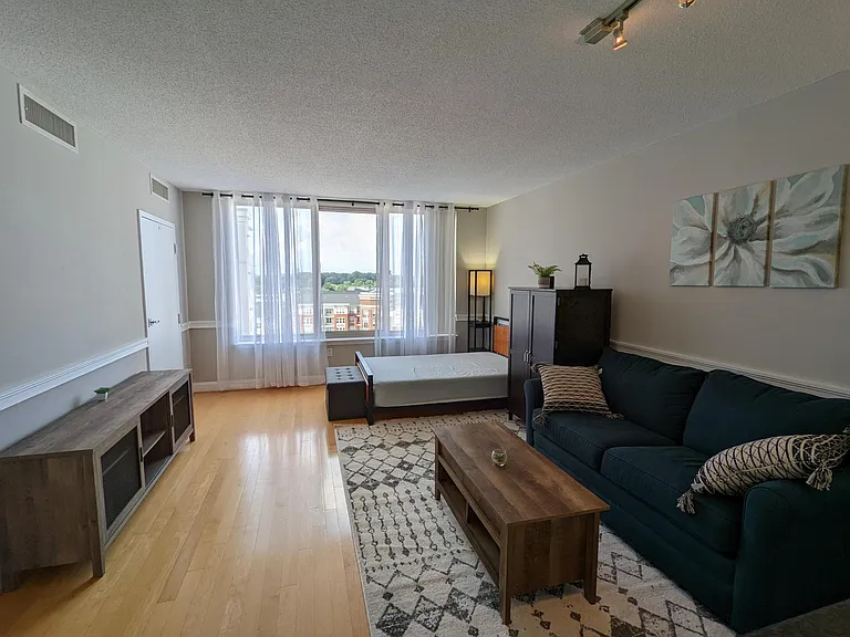 2726 Gallows Rd — Photo 3
