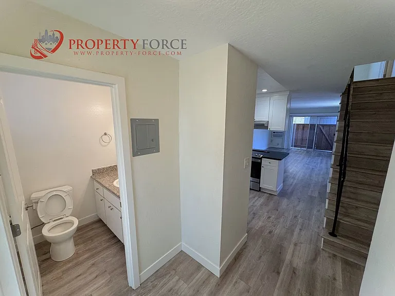 946 Tamarack Ln #9 — Photo 5
