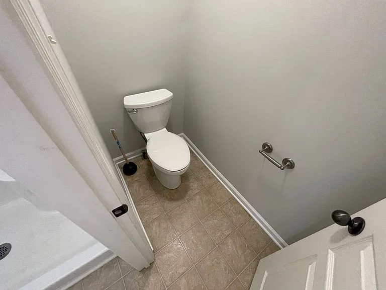 724 Llewellyn Ln — Photo 16