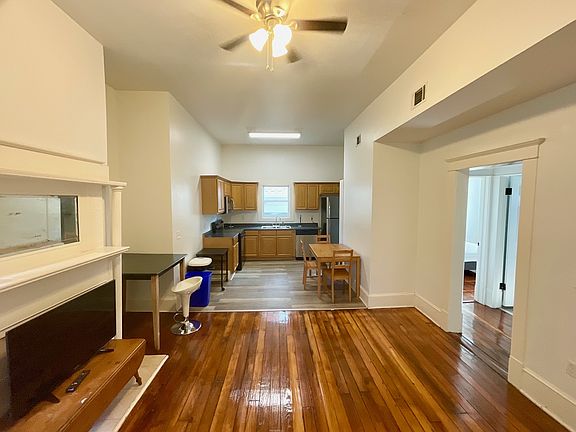 5th image of 128 E Waldburg St