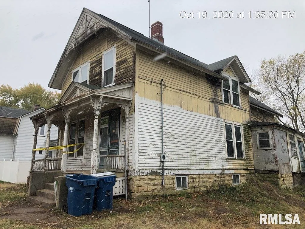 305 N High St photo 1