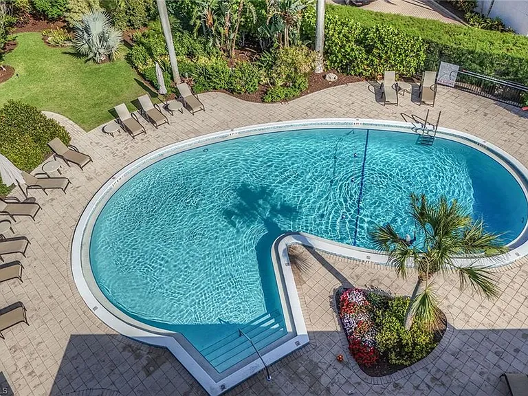 2258 Gulf Shore Blvd N #O1 — Photo 36
