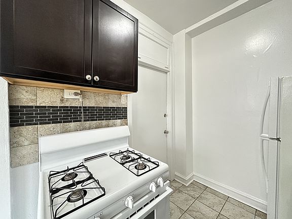 3rd image of 1373 W Estes Ave #B2