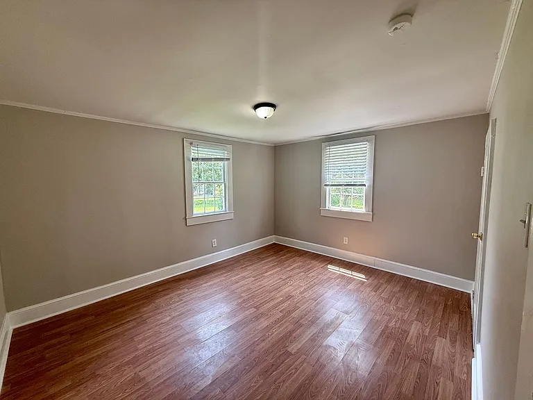305 Maple St — Photo 11