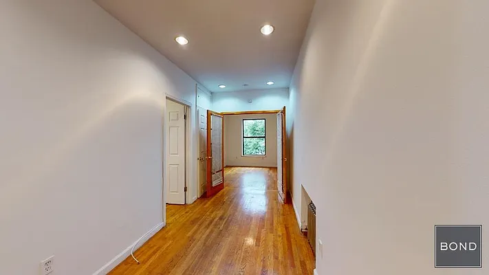 Rented by Bond New York | media 25