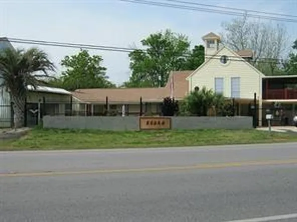 4700 W Bayshore Dr, Bacliff, TX 77518