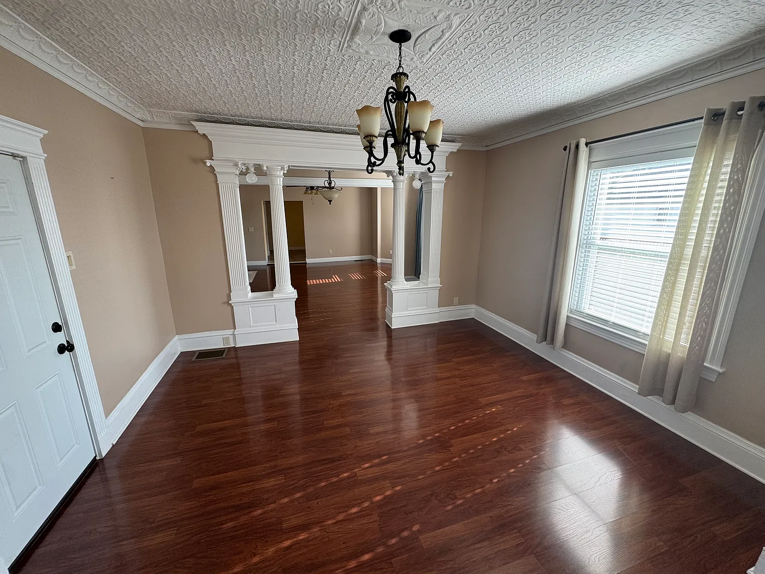 3 bed, 1600 sqft, $2,500 — Photo 2
