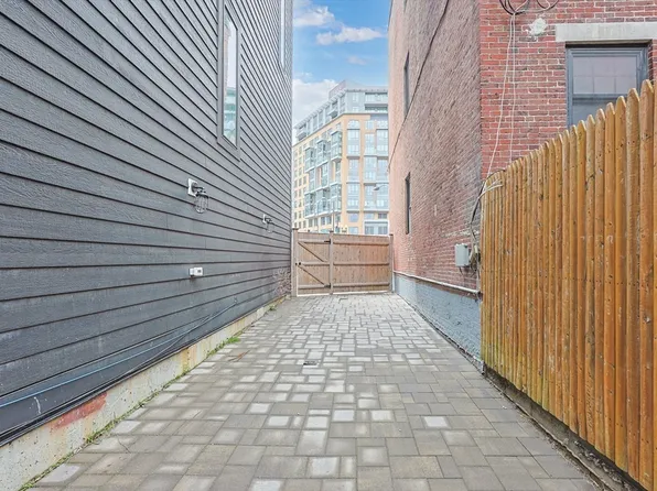 43 Stillman St #1, Boston, MA 02113