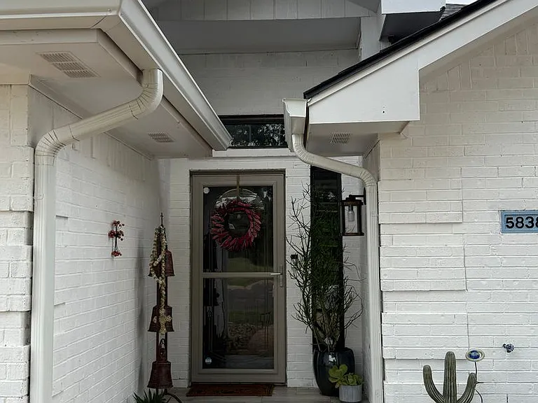5838 Manchester Ln — Photo 2