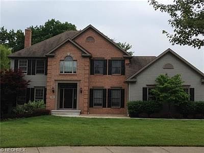 1st image of 90 Woodland Trce