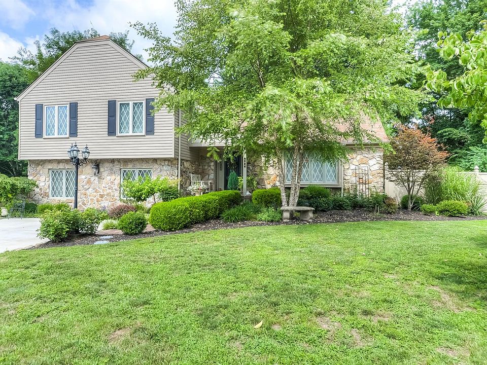 1st image of 104 Runnymead Ct