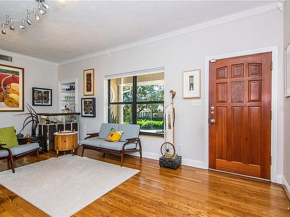 5th image of 302 Hibriten Way
