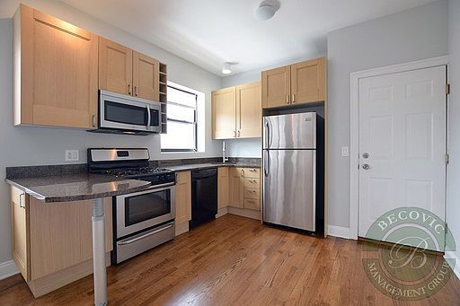 2nd image of 7530 N Seeley Ave APT 306