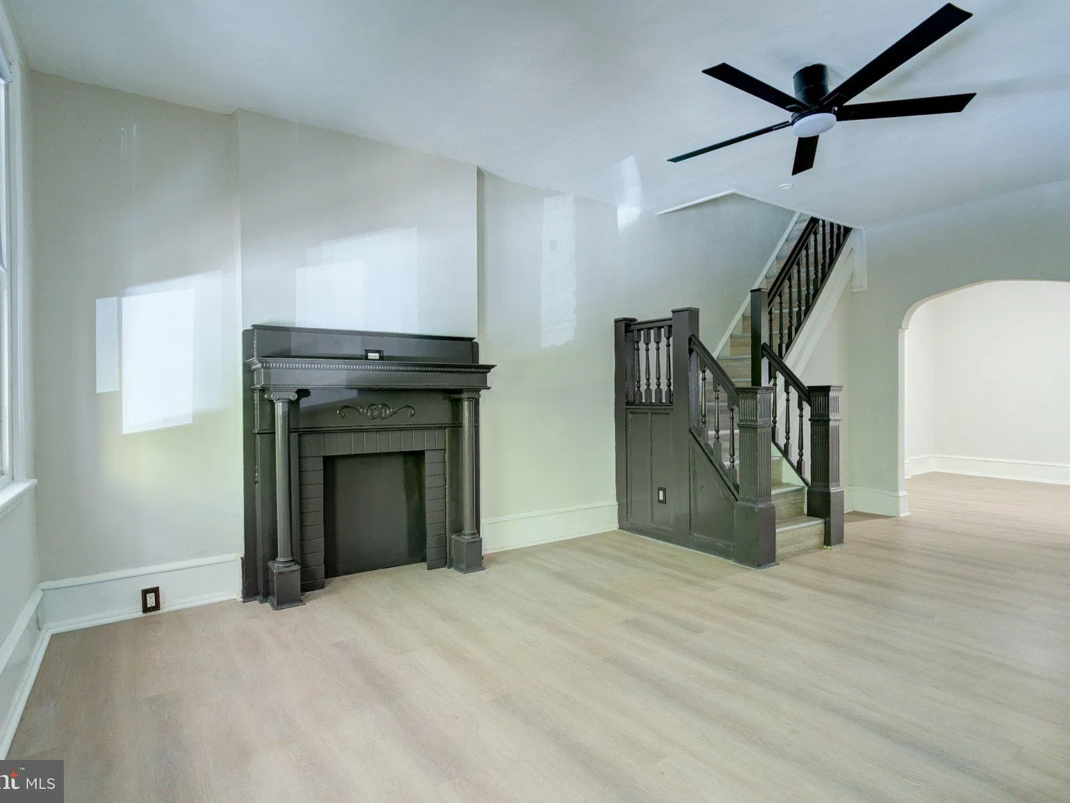 3 bed, 1.0 bath, 1182 sqft, $2,100 — Photo 3