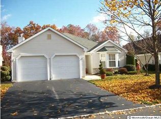49 Skyline Dr, Lakewood, NJ 08701
