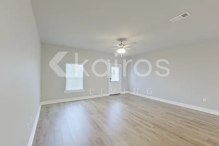 3 bed, 2.0 bath, 1600 sqft, $1,995 — Photo 3