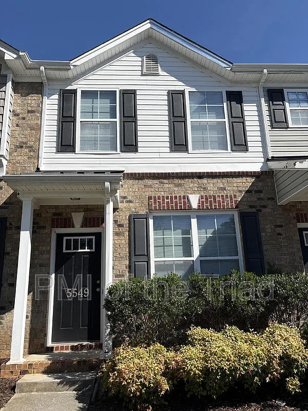 2 bed, 2.5 bath, 1368 sqft, $1,600 — Photo 1