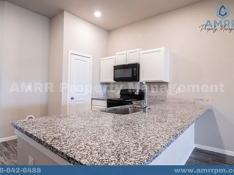 2125 N Texas Ave — Photo 10