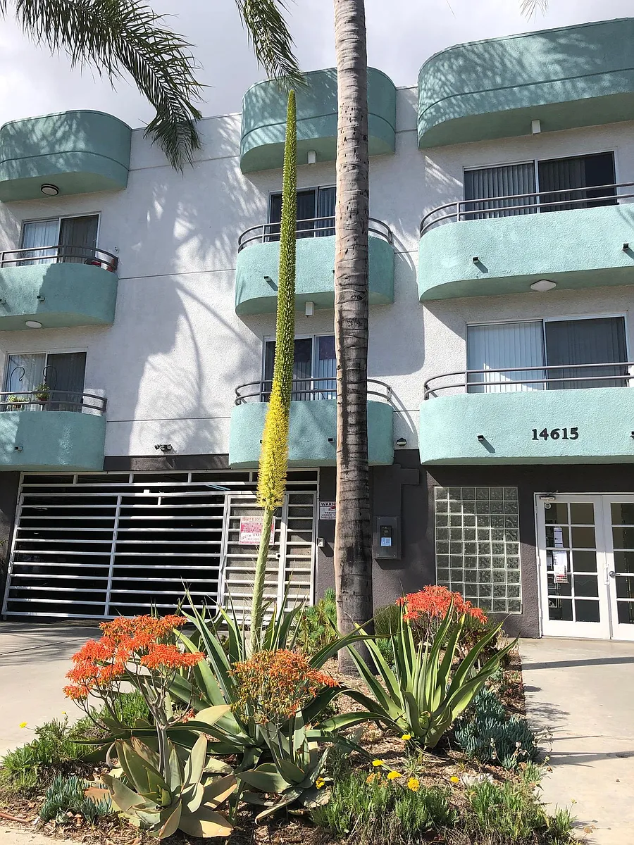 Building Photo - 14615 Burbank Blvd #201