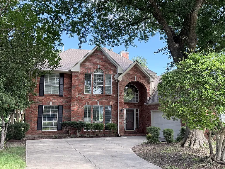 2735 Brookside Ln — Photo 1
